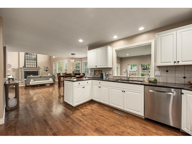 Property Photo 12 Spacious Kitchen with peninsula - ideal for everyday living and gathering 
