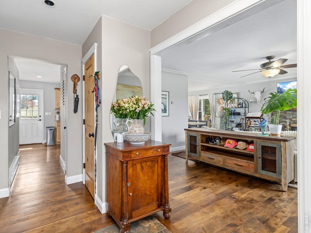 Property Photo 8 Warm entry