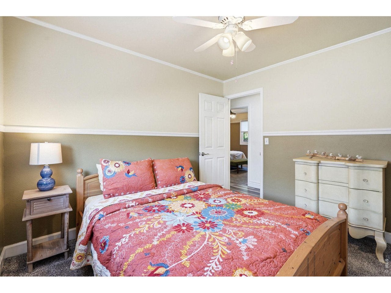Additional upper bedroom