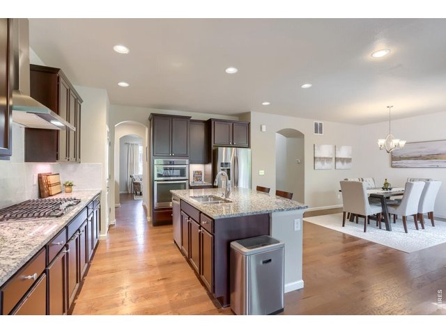Property Photo 7 Gourmet kitchen opens with bulters pantry 