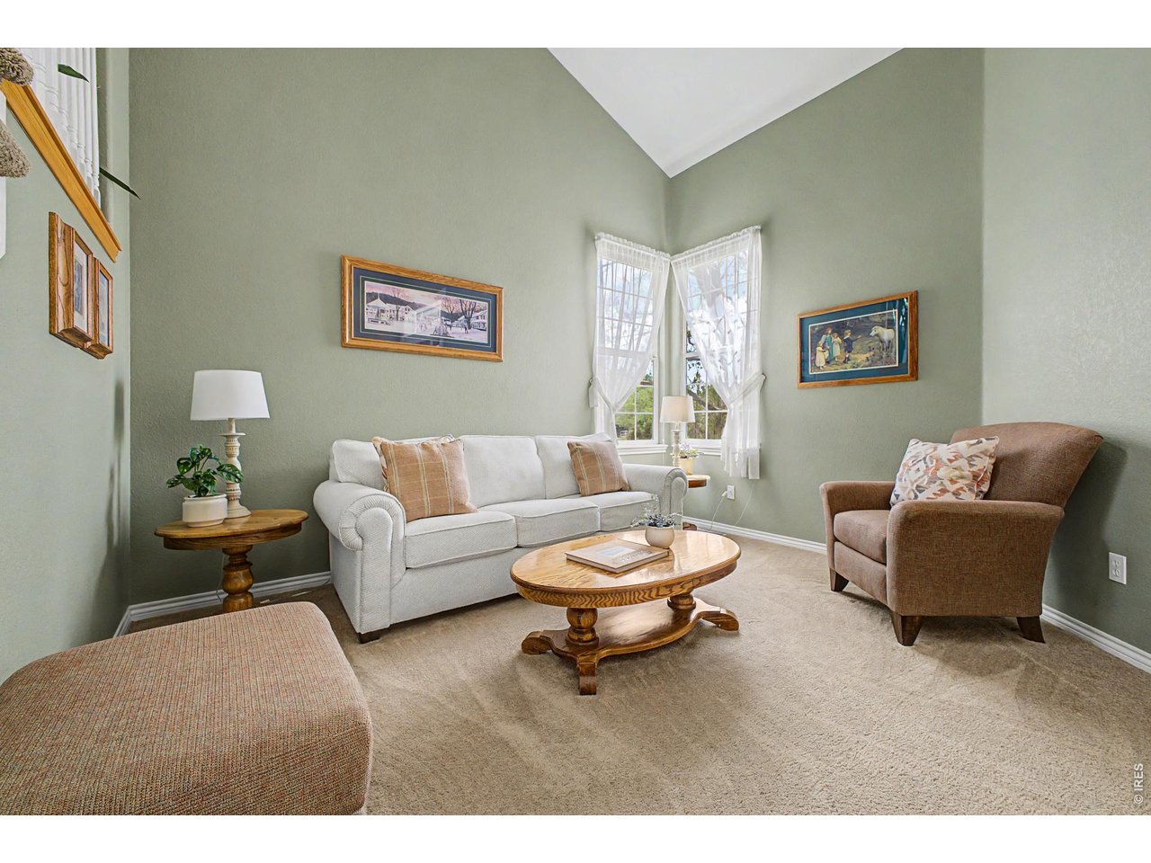 Sitting room adjacent to entryway 