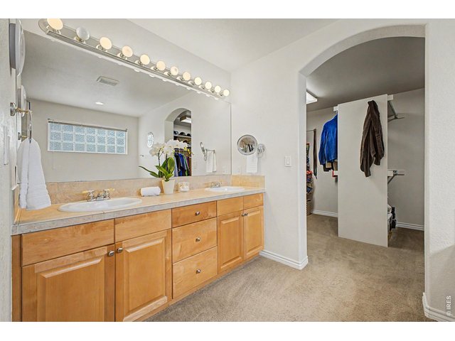 Property Photo 19 Primary Suite Bathroom w/ large walk in closet 