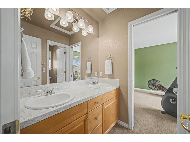 Property Photo 21 Jack & Jill Bathroom between BR 2 & 3 Upstairs 