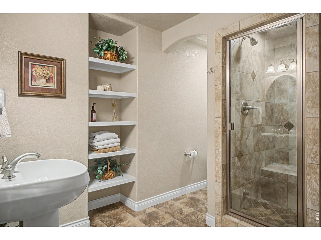 Lower Level 3/4 bath w/ Steam Shower