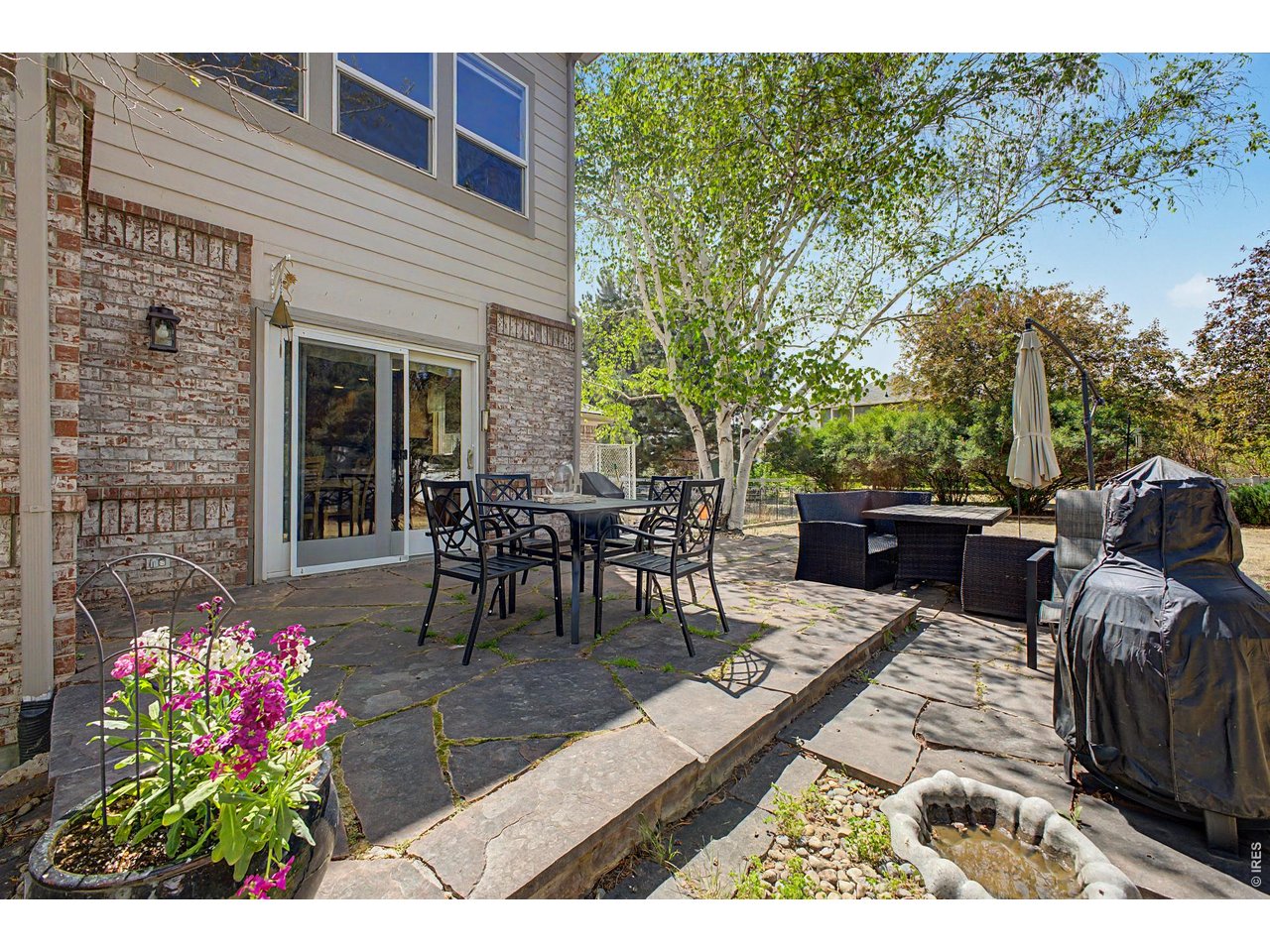 Beautiful private patio in Back Yard off Kitchen 