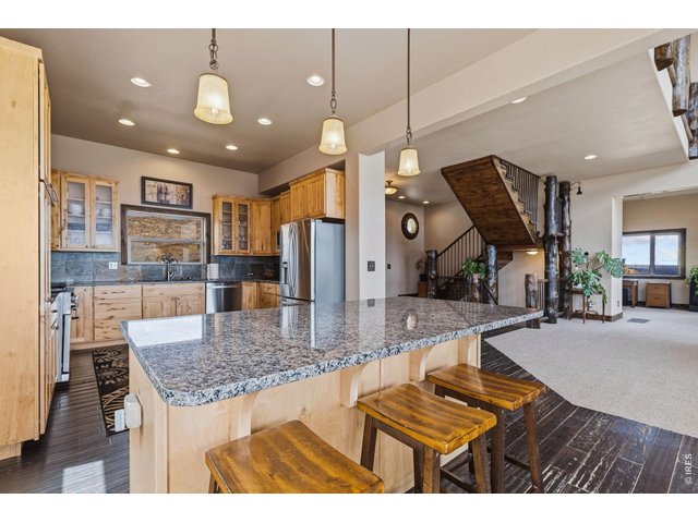 Property Photo 14 Large gourmet Kitchen