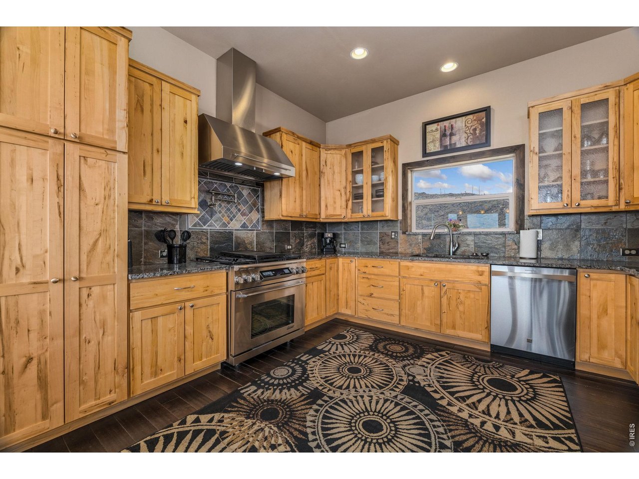 Property Photo 16 Perfect Kitchen flow for mulitple people