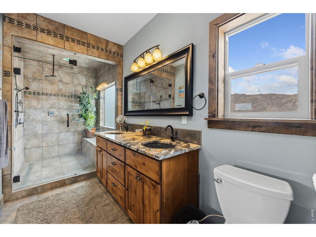 Property Photo 24 Primary Bath inlcudes a Bidet