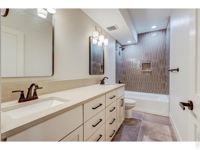 Property Photo 42 Full Bathroom - Basement