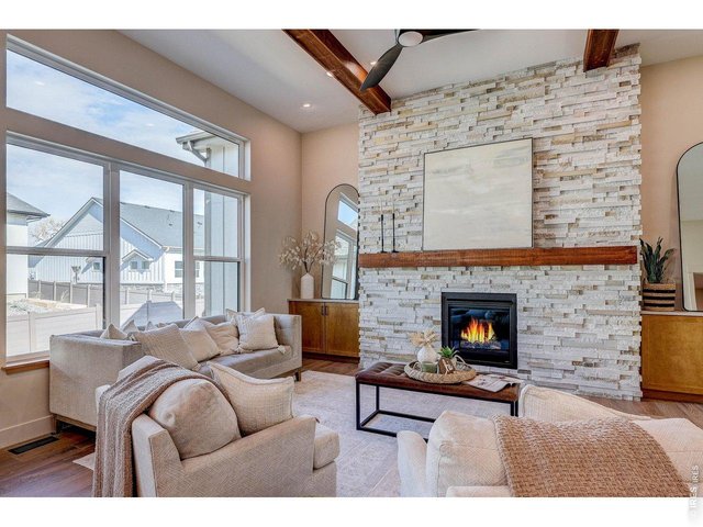 Property Photo 7 Living Room