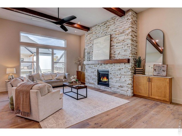 Property Photo 4 Living Room