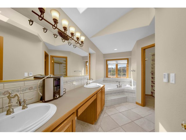 Property Photo 22 Primary Bath
