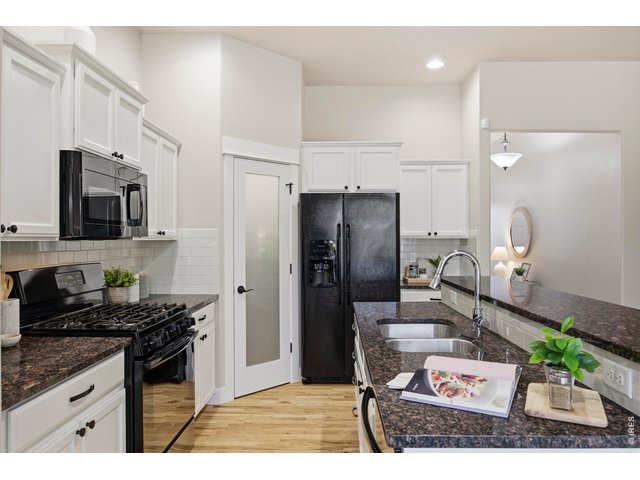 Property Photo 11 Gas Range, Stainless Steel Sink and Faucet