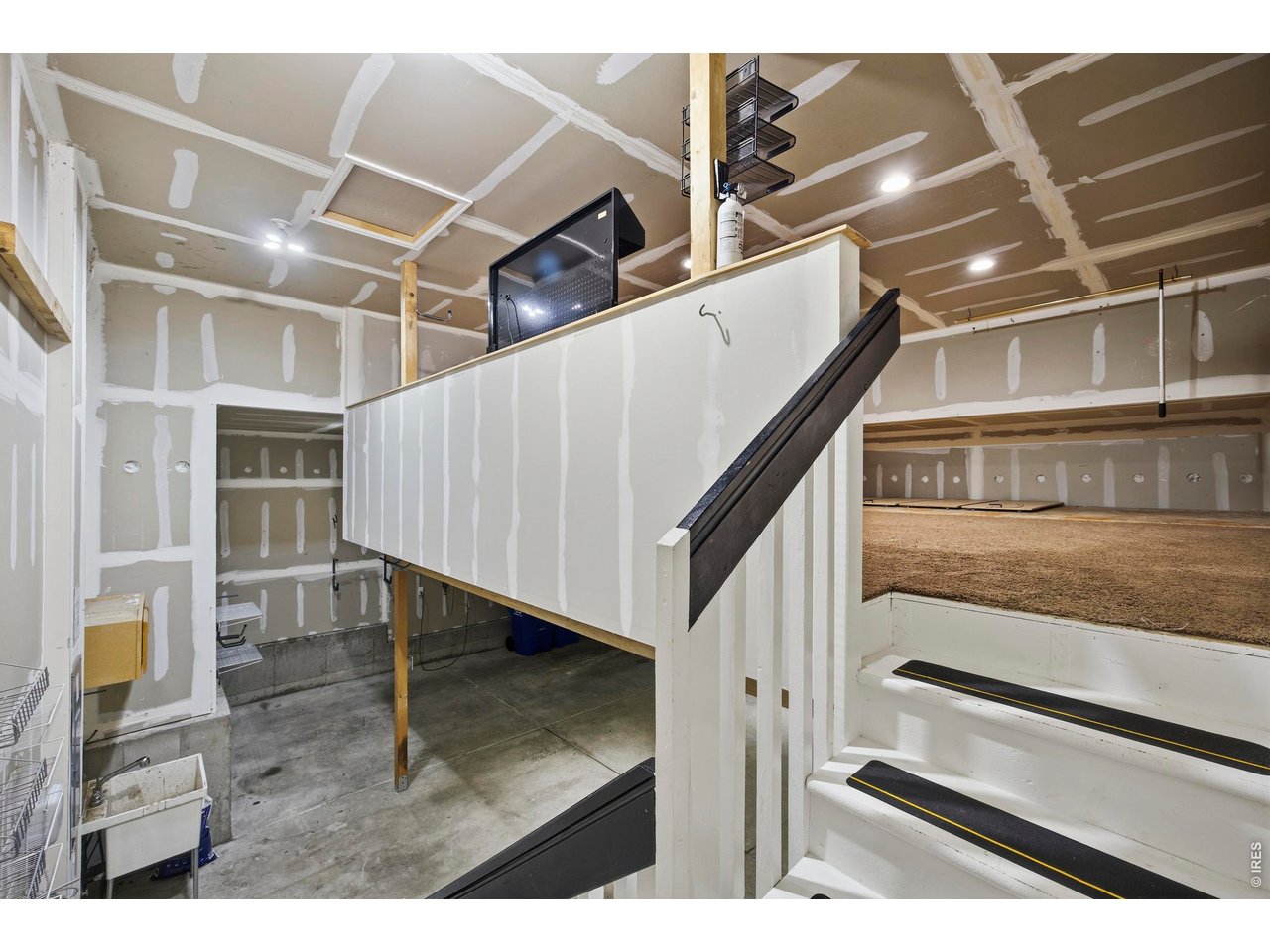 Garage Upper Loft-great for storage-see additional photo