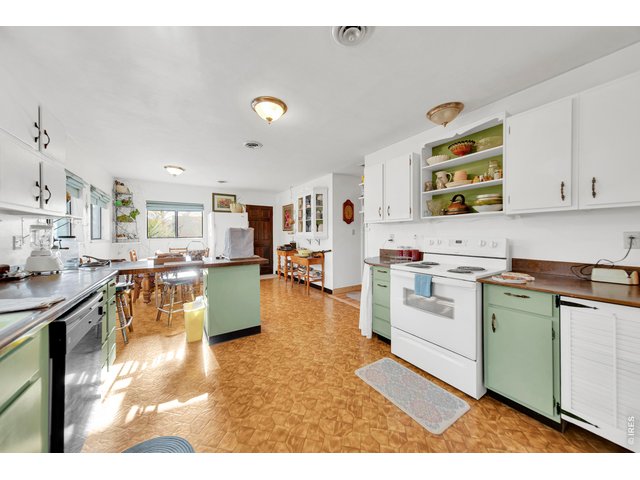 Property Photo 7 Kitchen