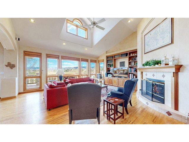 Property Photo 9 Family room 