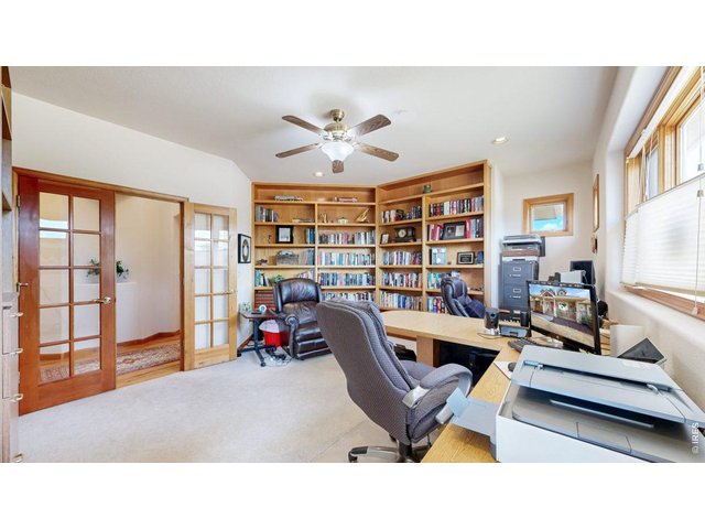 Property Photo 19 Office workspace and some built-ins