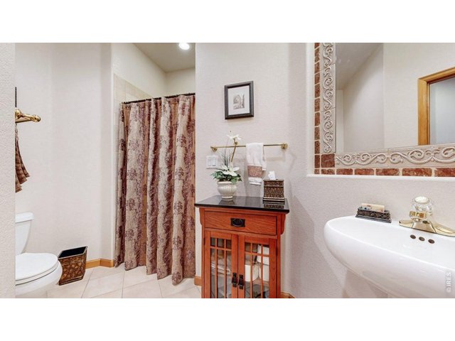 Property Photo 21 Shower in hall bath