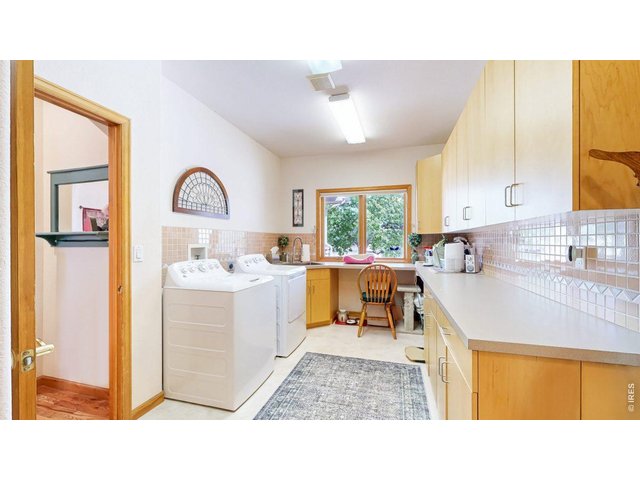 Property Photo 27 Utility room near garage 
