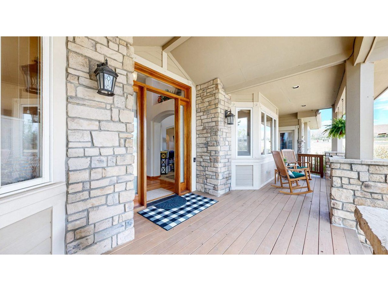 Front deck & entrance