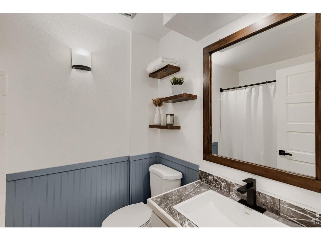 Main level full bathroom