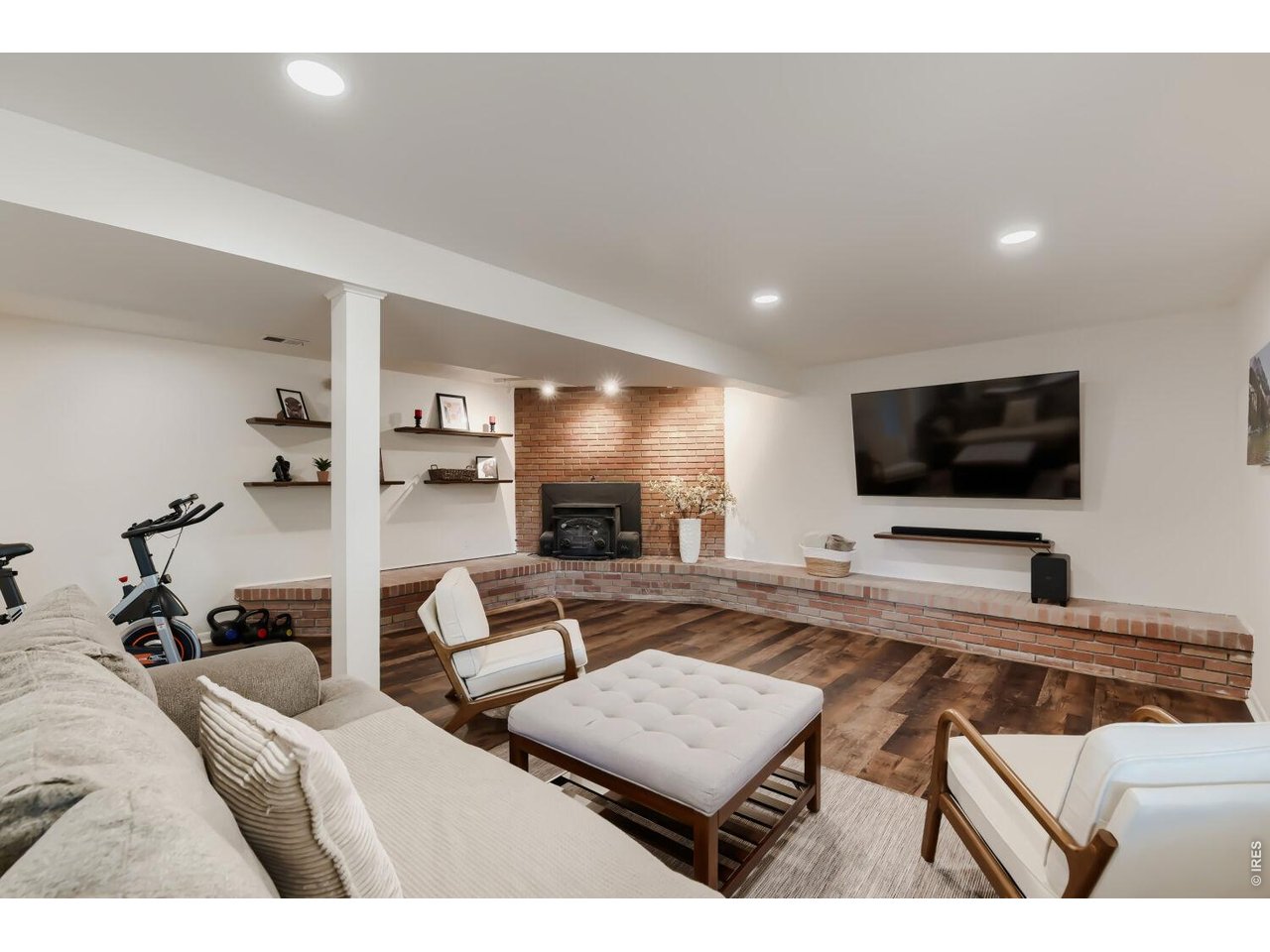 Basement open area, full of possibilities