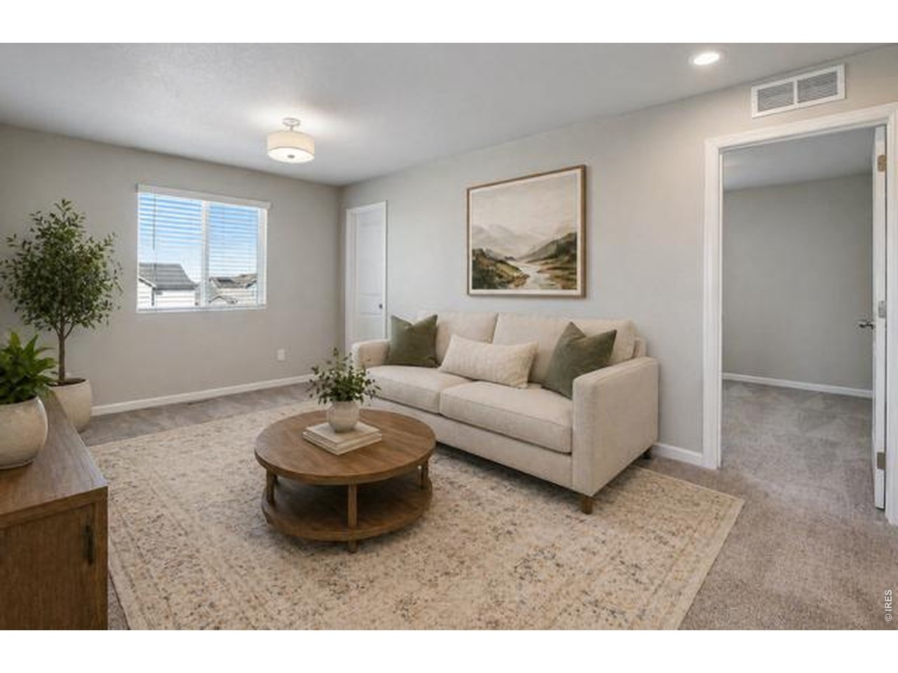 Loft W Closet/ Easily Coverted to 4th Bed