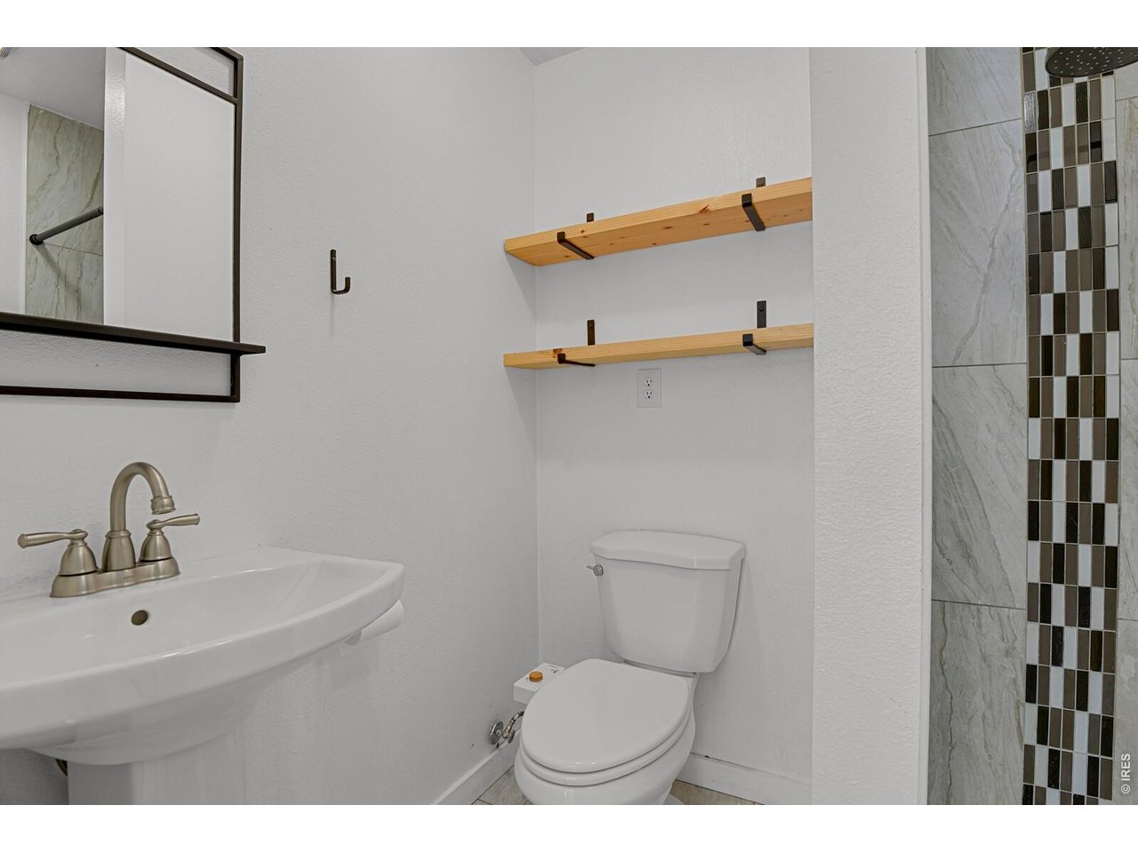 Master en Suite 3/4 Bath