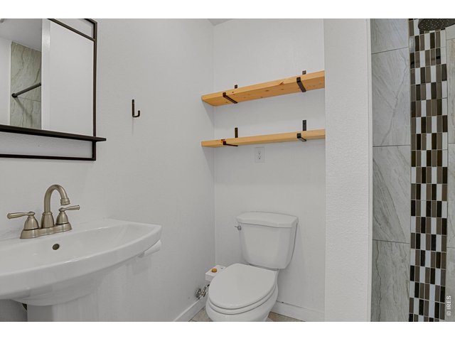 Property Photo 13 Master en Suite 3/4 Bath