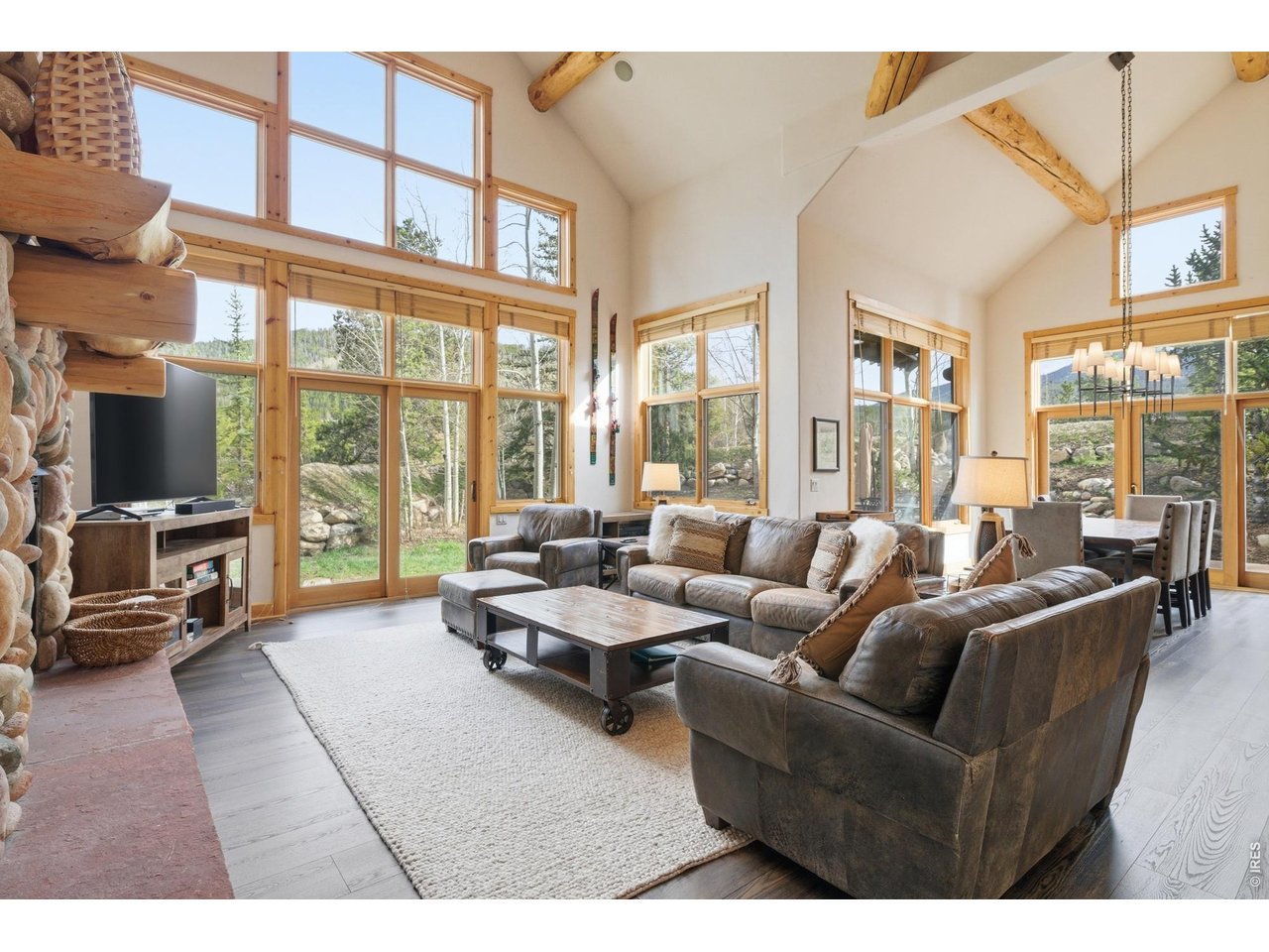 Mountain Views and beautiful sunlight flooding the great room!