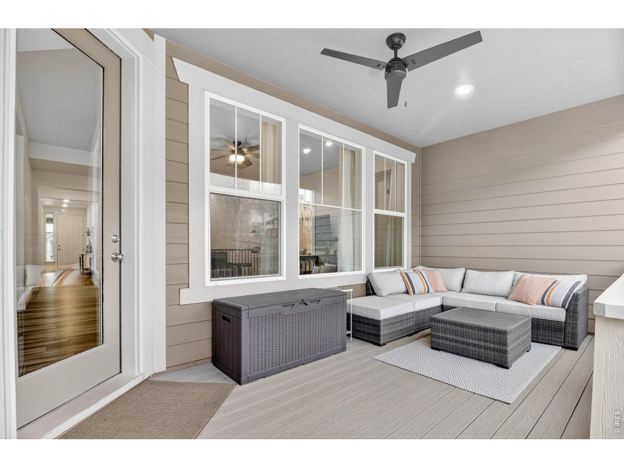  covered back patio with upgraded ceiling fan and recessed lighting