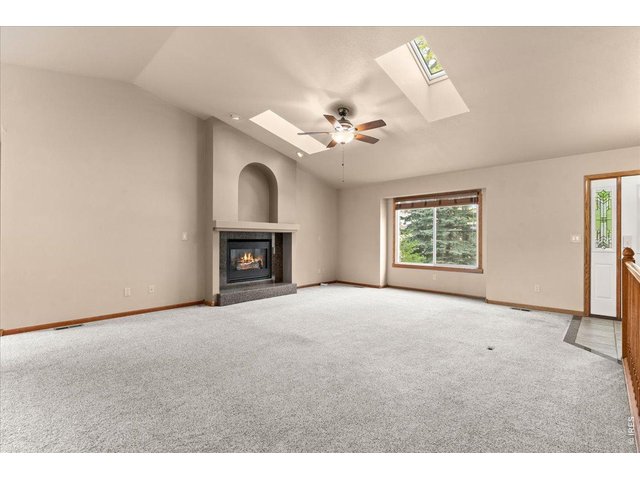 Property Photo 9 Gas fireplace