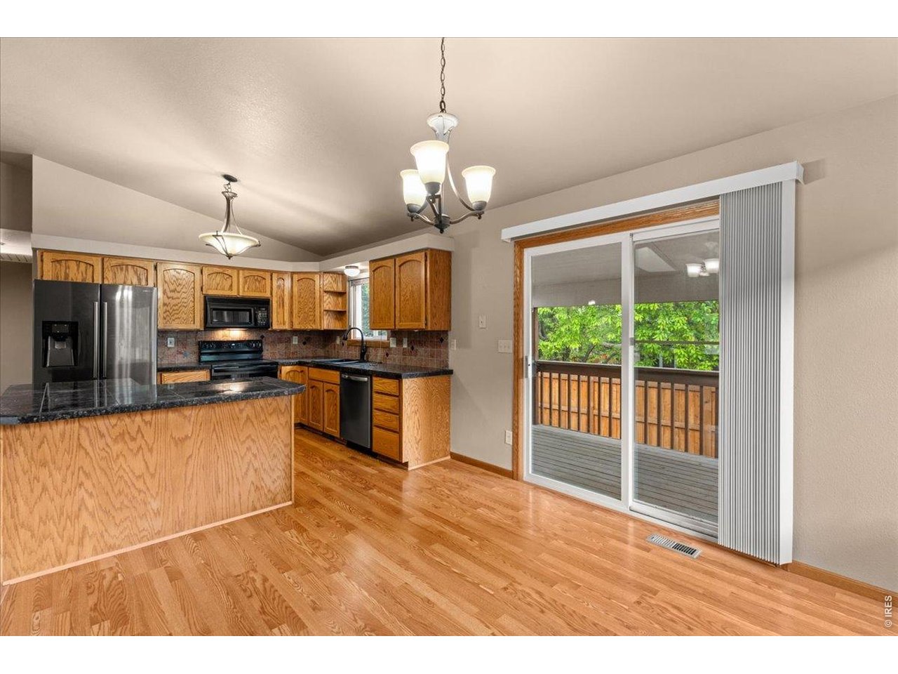 Wood laminate flooring