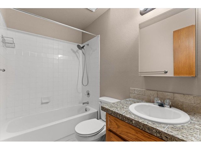 Property Photo 24 Primary ensuite