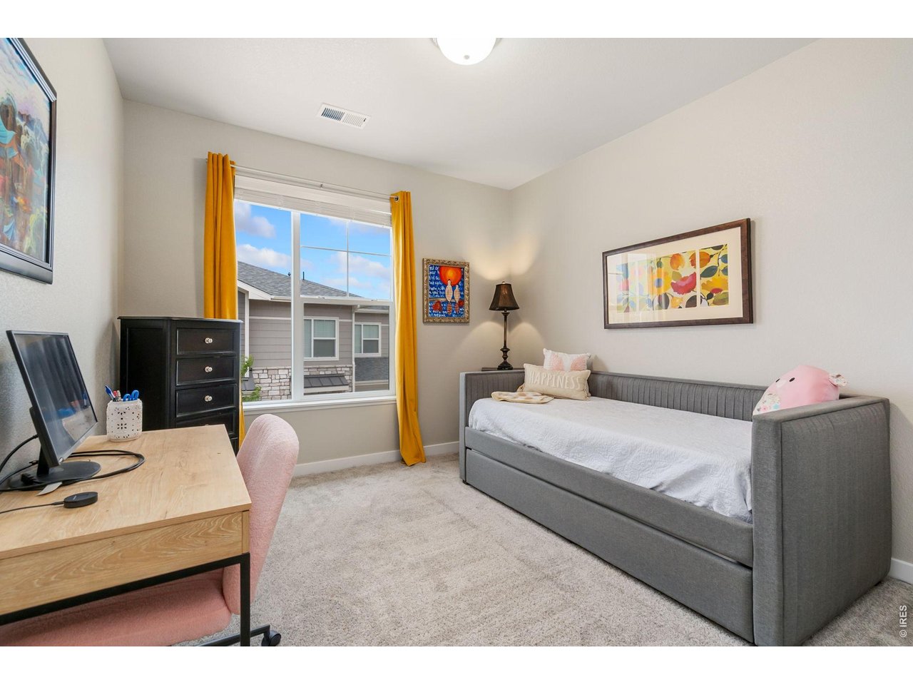 Spacious secondary bedroom with flexible use potential