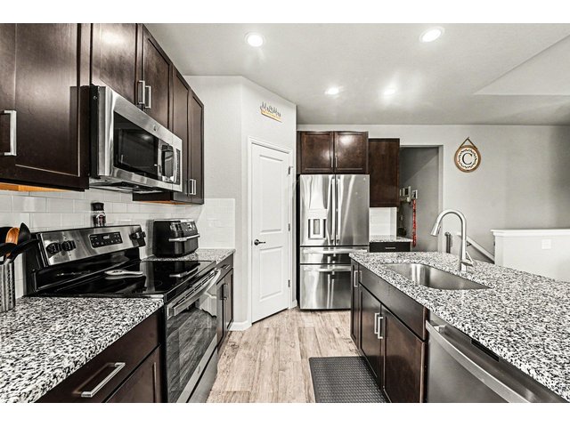 Property Photo 6 Kitchen
