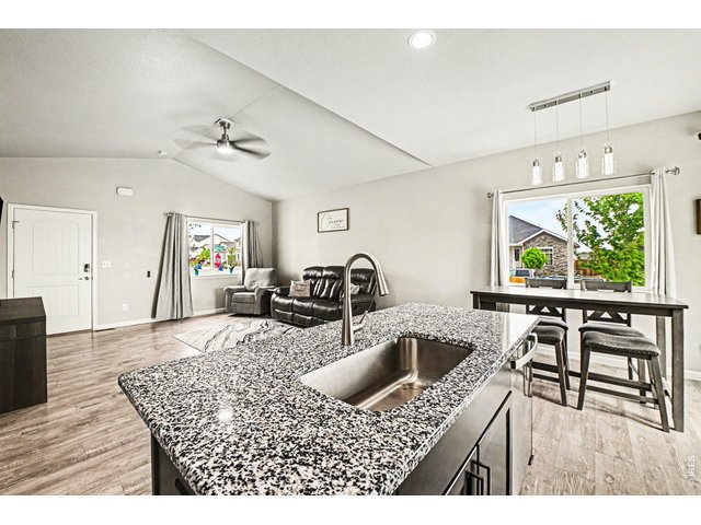 Property Photo 8 Kitchen