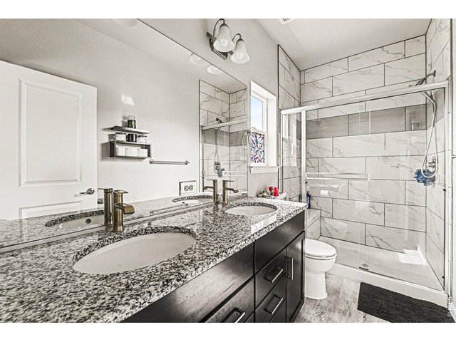 Property Photo 12 Primary Bathroom