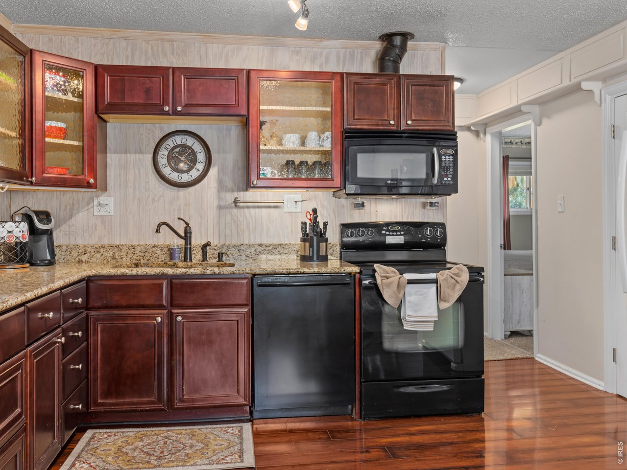 Turnkey, includes everything to continue as a successful rental