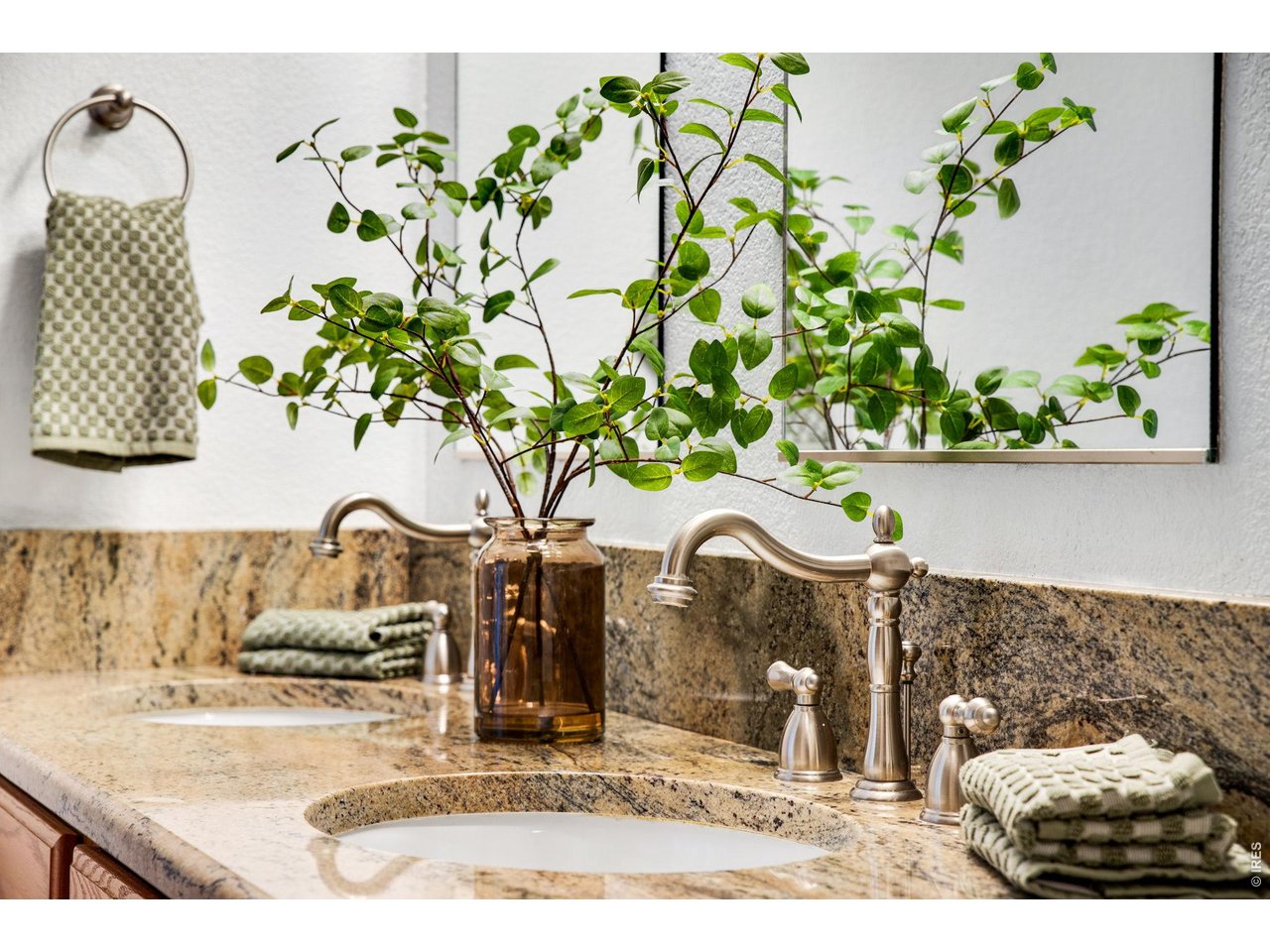 Full Luxury Primary Ensuite Bathroom, Slab Granite countertops, pretty upgraded faucets. 