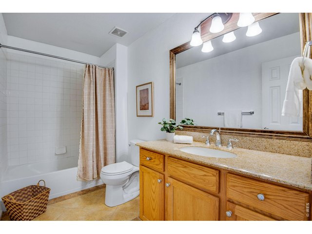 Property Photo 30 Upper Level full bathroom - Secondary Bathroom. Granite Slab Countertops. 