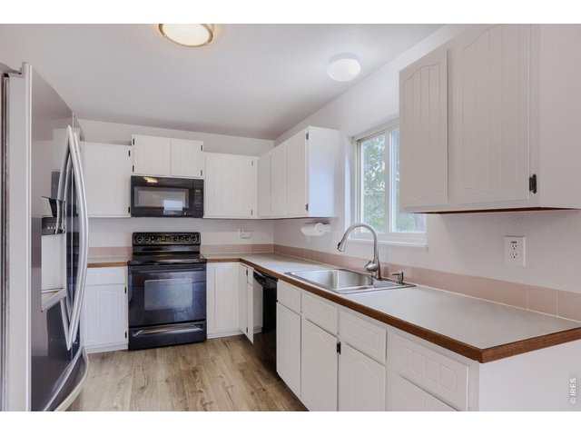 Property Photo 12 Kitchen