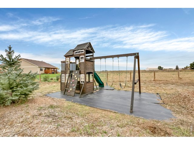 Property Photo 49 Kids playset included!