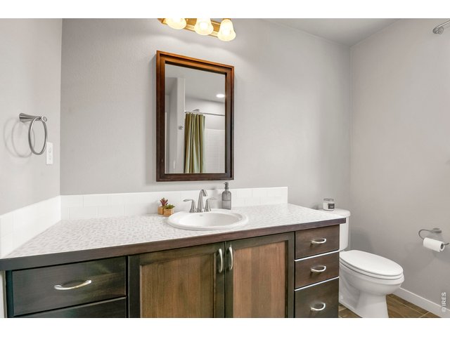 Property Photo 25 Jack and Jill bath