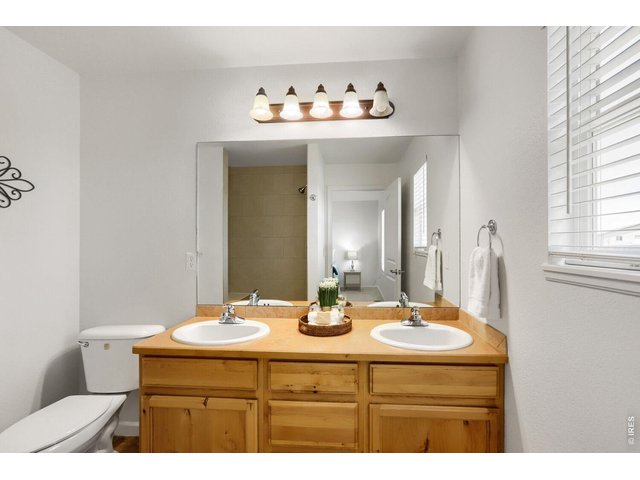 Property Photo 13 Large primary bathroom