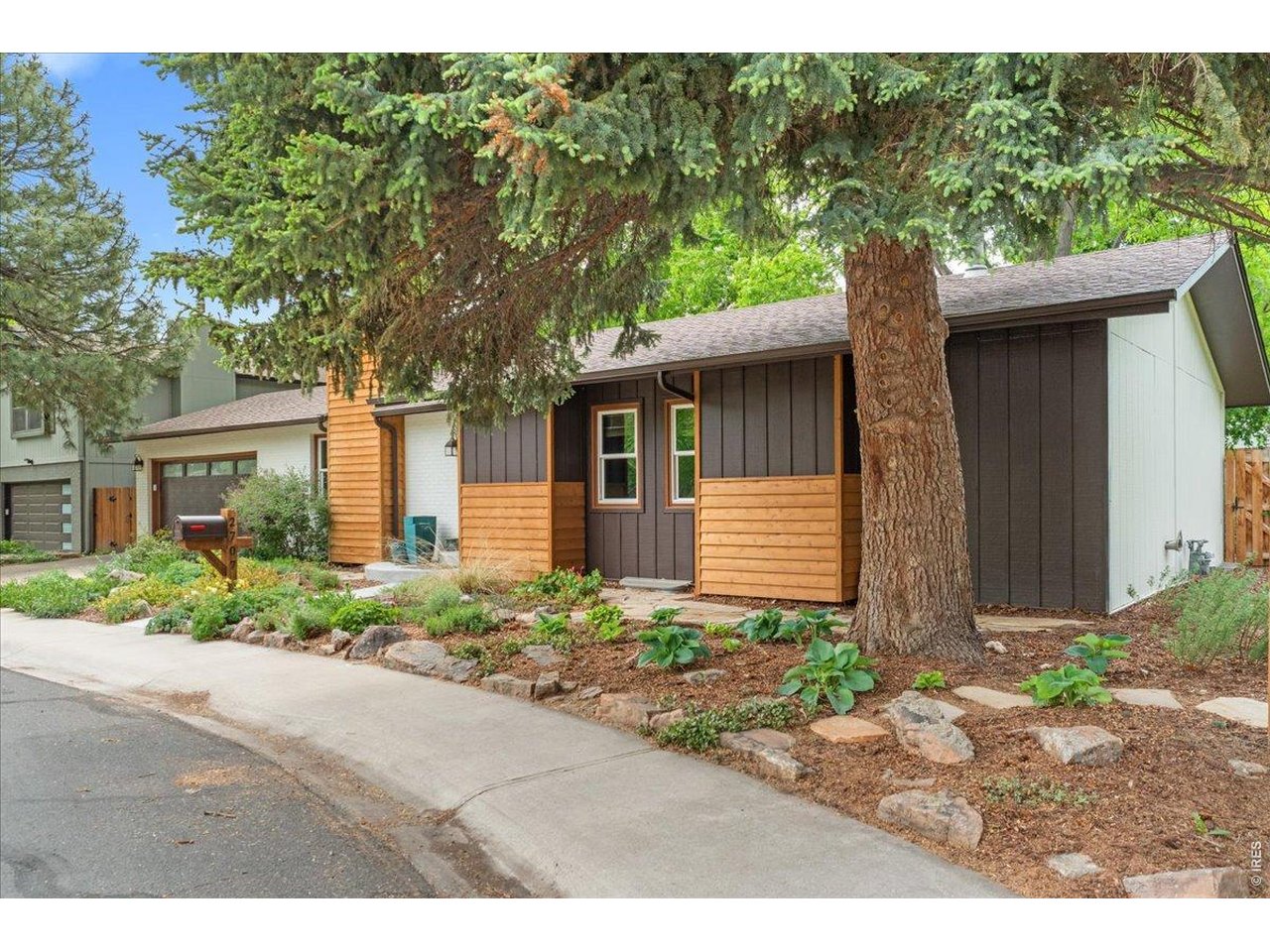 Flagstone path leads to the back area, where you'll find a large greenbelt. 