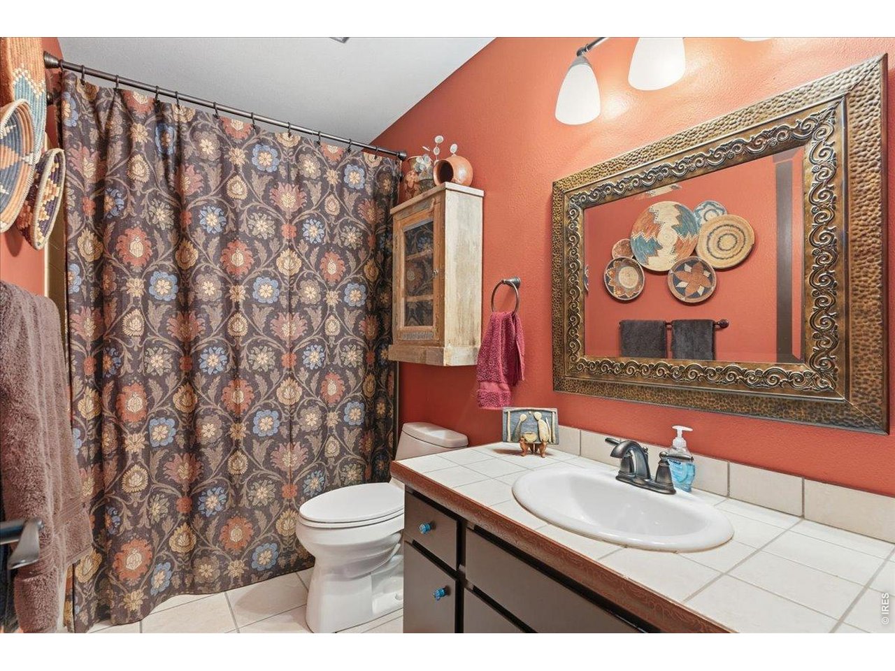 Full guest bath on the main level with new light fixture.