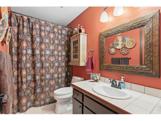 Property Photo 24 Full guest bath on the main level with new light fixture.