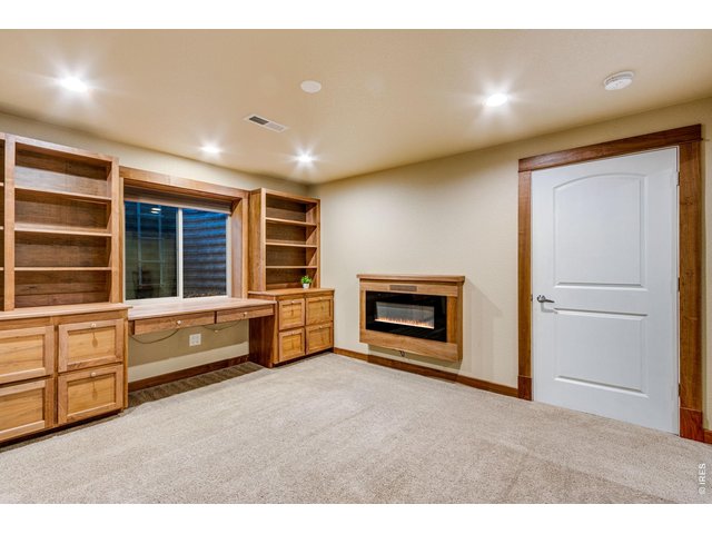 Property Photo 33 Spacious bedroom #4