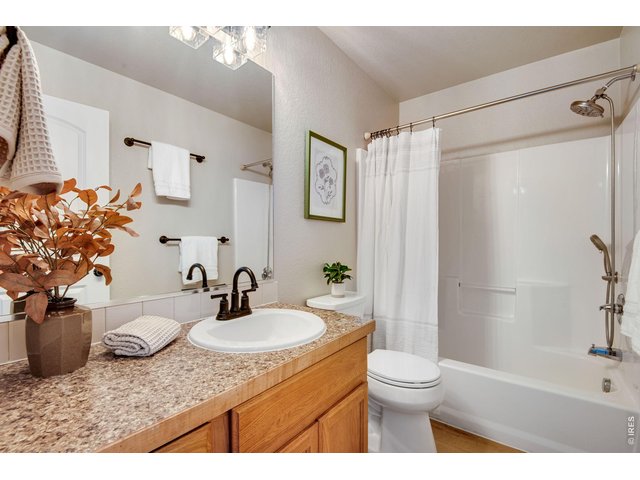 Property Photo 33 Full Secondary Bathroom, new faucet, lighting and floors and paint and toilet! 